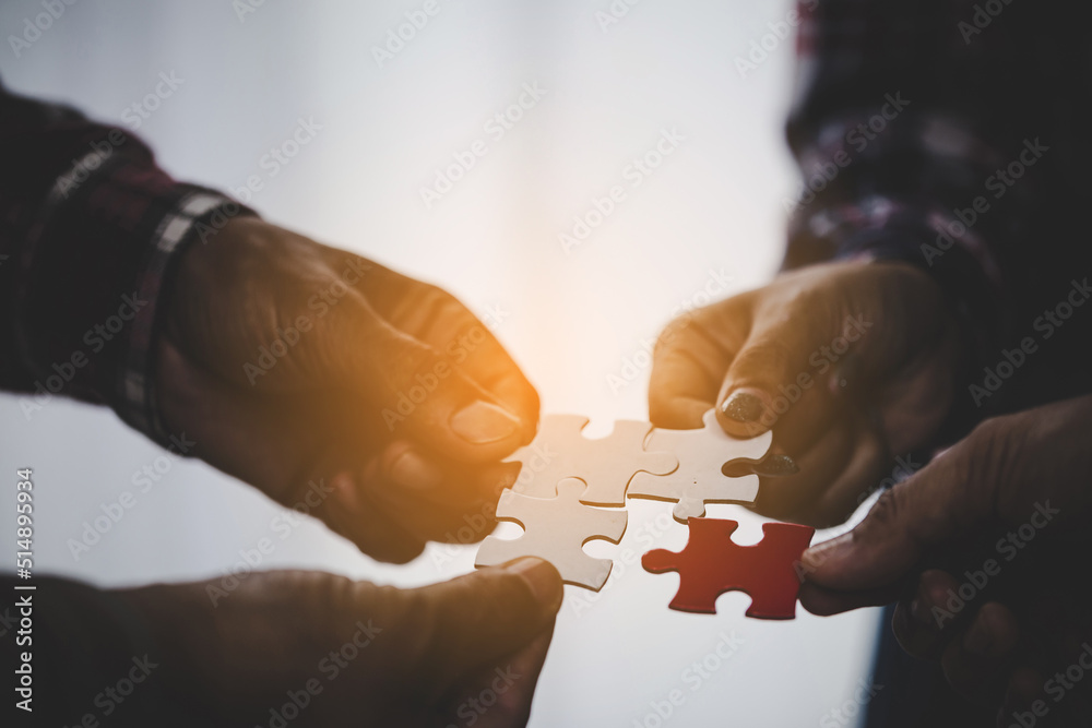 Hands holding piece of blank jigsaw puzzle for teamwork Stock Photo ...