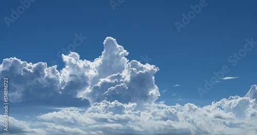 積乱雲(入道雲)の流れの4Kタイムラプス動画 photo