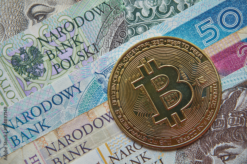 moneta bitcoin i polskie banknoty  - obrazy, fototapety, plakaty 