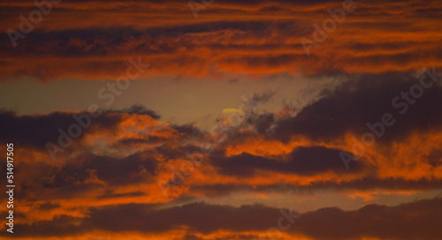 The clouds turned reddish © PX