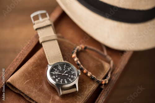 Field wristwatch and accessories for men