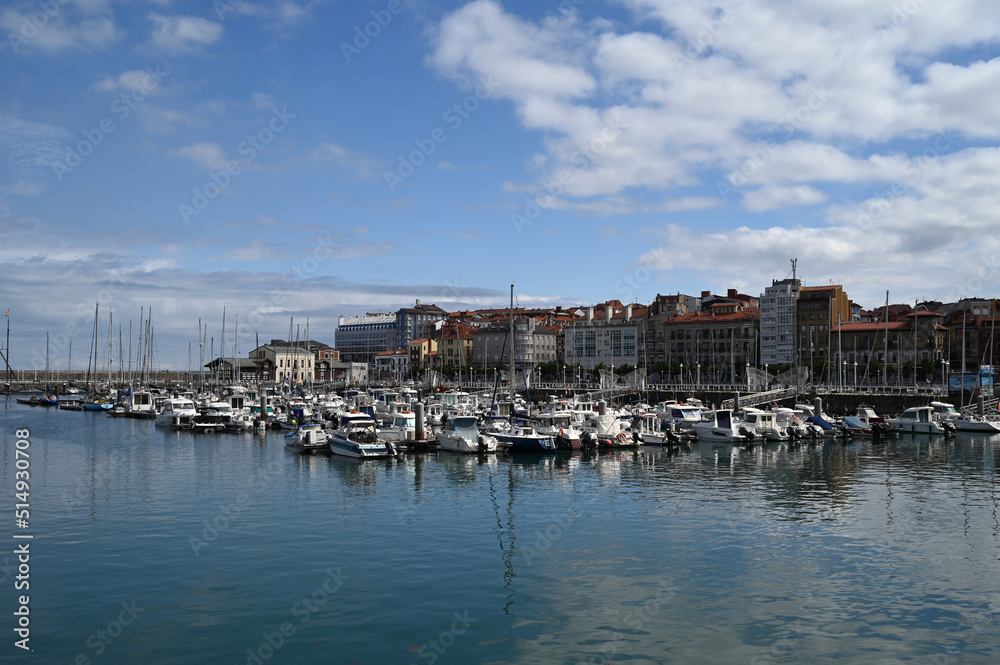 Marina of the city of Gijon in Spain | Port de plaisance de la ville de Gijon en Espagne