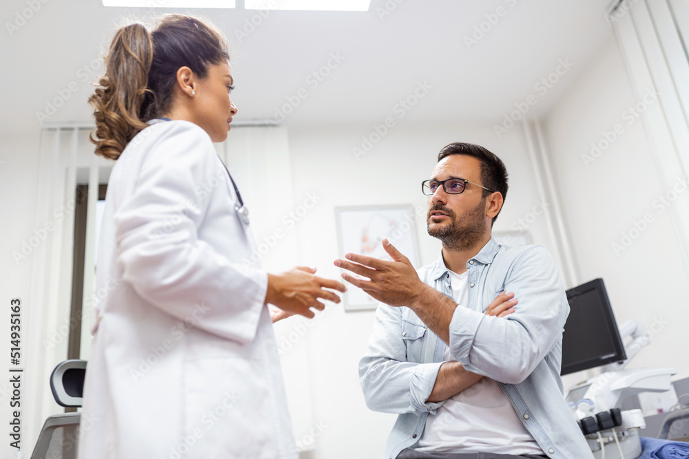Fototapeta premium Doctor working in the office and listening to the patient, he is explaining his symptoms, healtcare and assistance concept