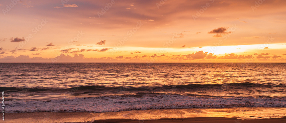 Obraz premium sunset at the beach