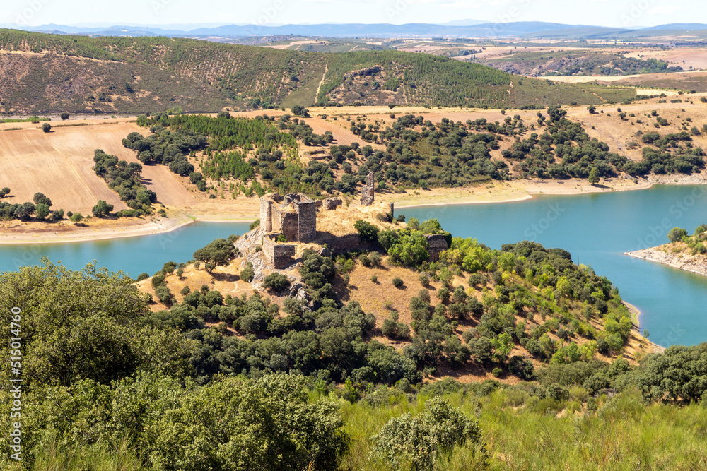 Castillo Alba de Aliste (siglo XII). Se construyó en un lugar de
