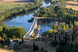 Puente de Piedra (siglo XII). Puente románico sobre el río Duero en Toro, Zamora, España.