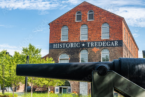 Fototapeta Civil War cannon in front of Historic Tredegar in Richmond, VA