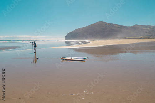 escena en la playa de surfers  © David