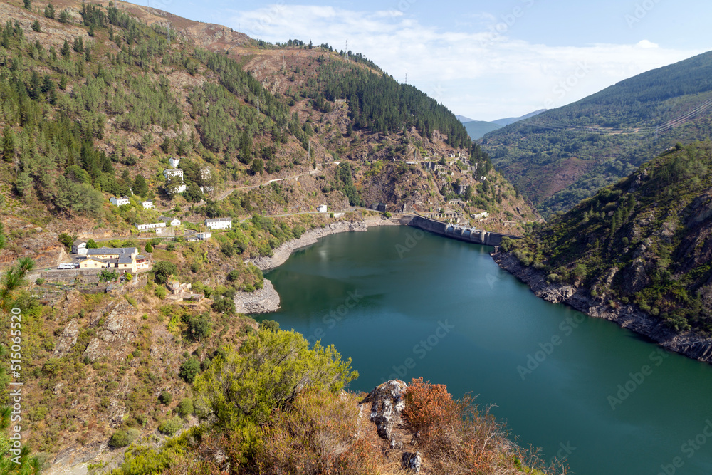 Vista del embalse de Salime. Asturias, España.