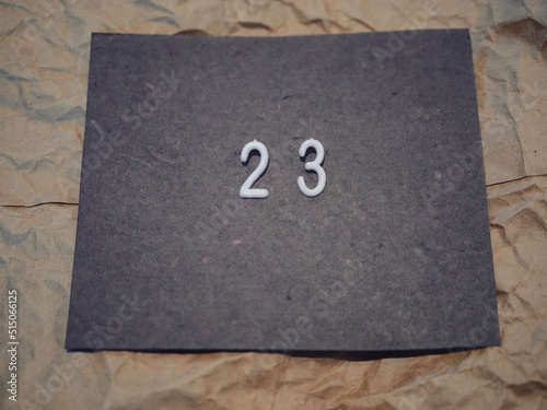 Billede på lærred 23 Numbers on Gray with Brown Background