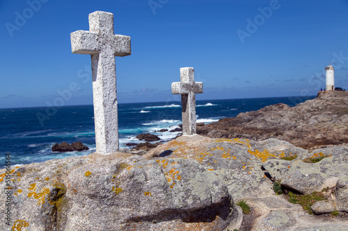 Cruces de Roncudo en honor a los percebeiros allí muertos. Al fondo se ve el Faro (1920). A Coruña, Costa de la Muerte, Galicia, España. photo