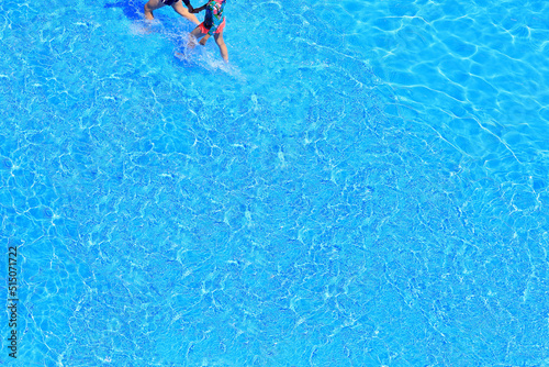 파란 야외 수영장 배경 