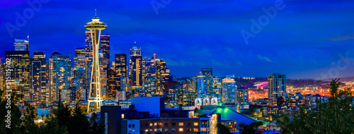 Sunset skyline panorama with the Space Needle  Kerry Park in Seattle  Washington