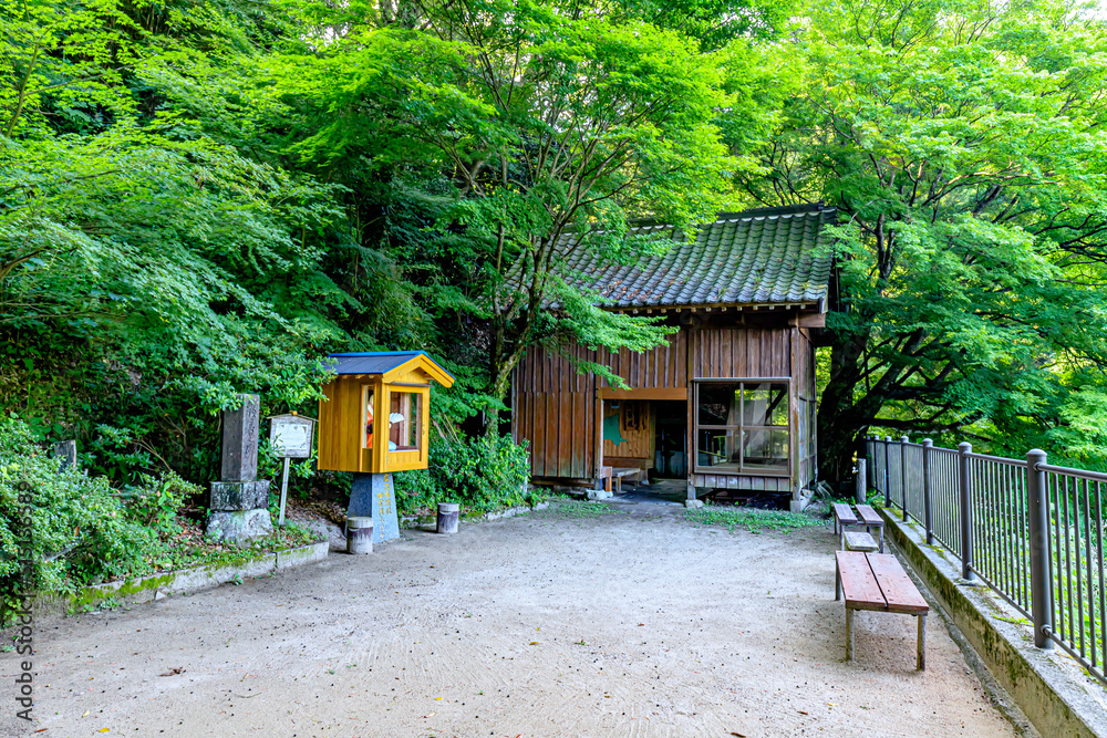 観音菩薩堂 観音の滝公園 佐賀県唐津市 Kannon Bodhisattva. Kannon Waterfall Park. Saga-ken Karatsu city. 観音菩薩堂 観音の滝公園 佐賀県唐津市 Kannon Bodhisattva. Kannon Waterfall Park. Saga-ken Karatsu city.