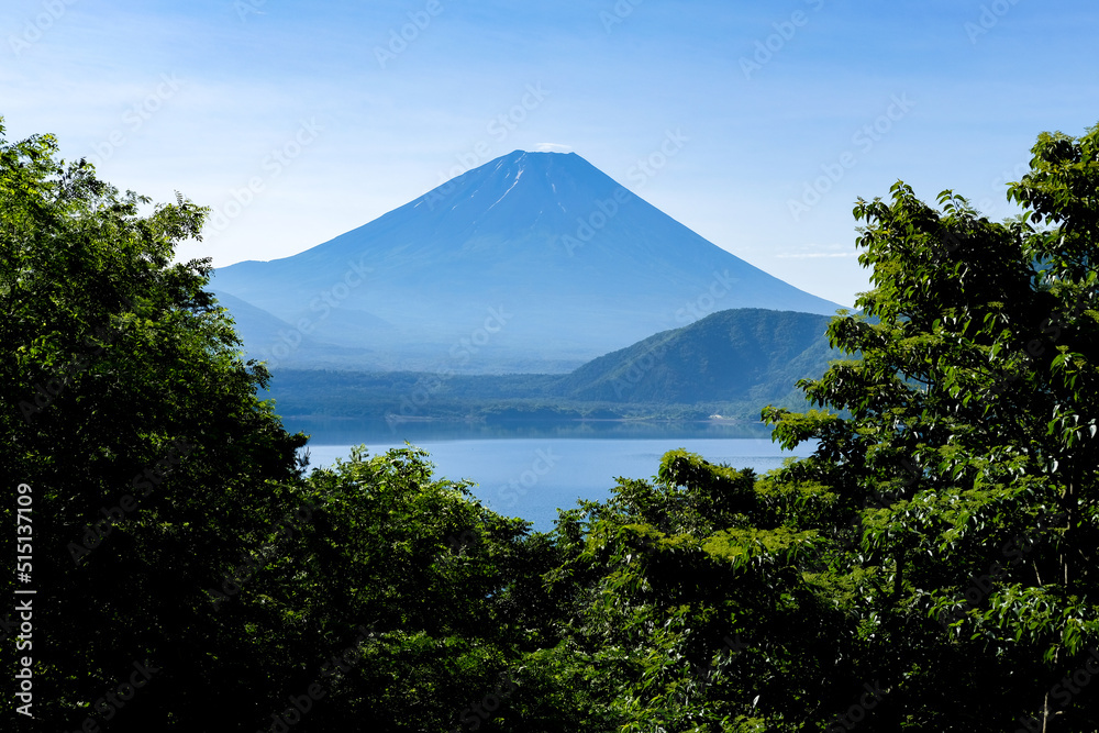 山梨県の本栖湖と富士山 山梨県の本栖湖と富士山