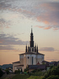 Kościół w Dubiecku po zachodzie słońca