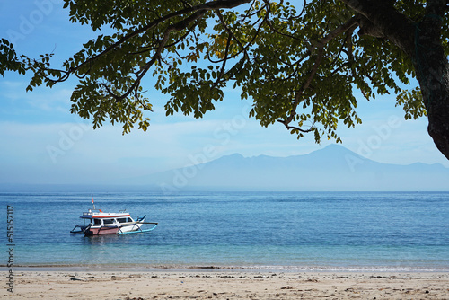Fototapeta Naklejka Na Ścianę i Meble -  Pink Beach, Lombok, Indonesia, with Mount Rinjani in the background.  