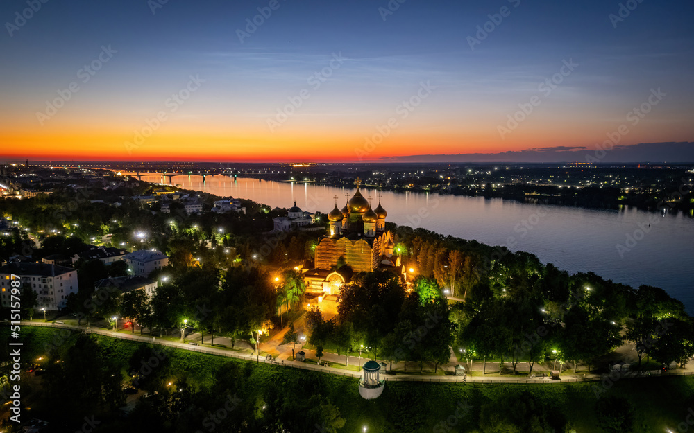 Φωτογραφία Views of Russian Golder Ring city Yaroslavl on a sunset (aerial drone photo)