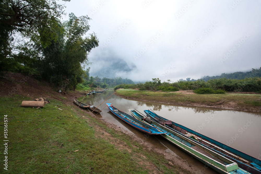 Φωτογραφία Riverside of Nam Ou river in Muang Ngoi district, Luang Prabang Province Laos
