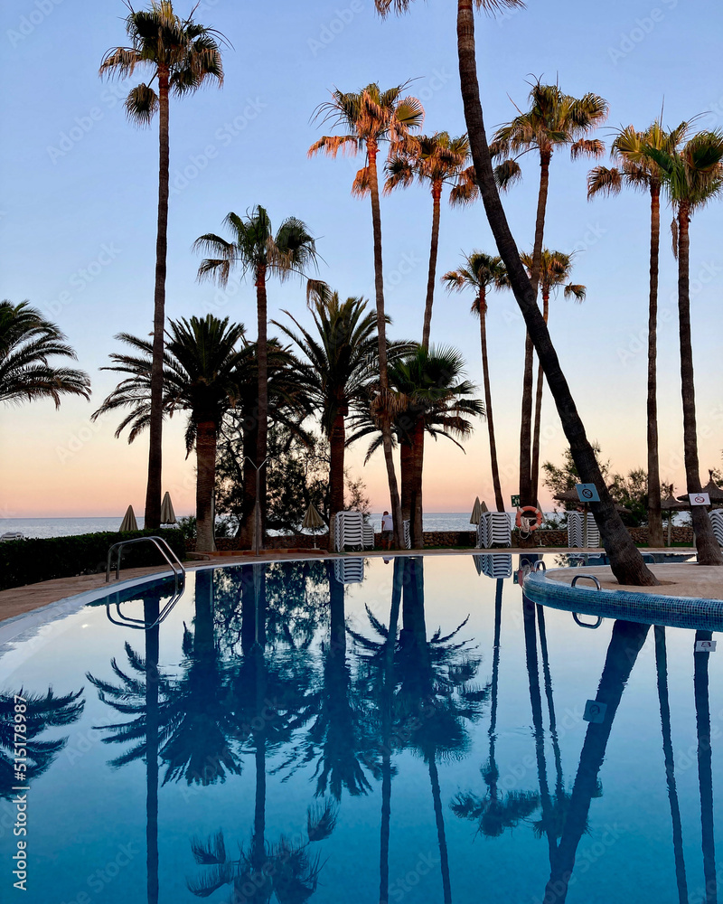 Obraz premium Abendstimmung am Pool