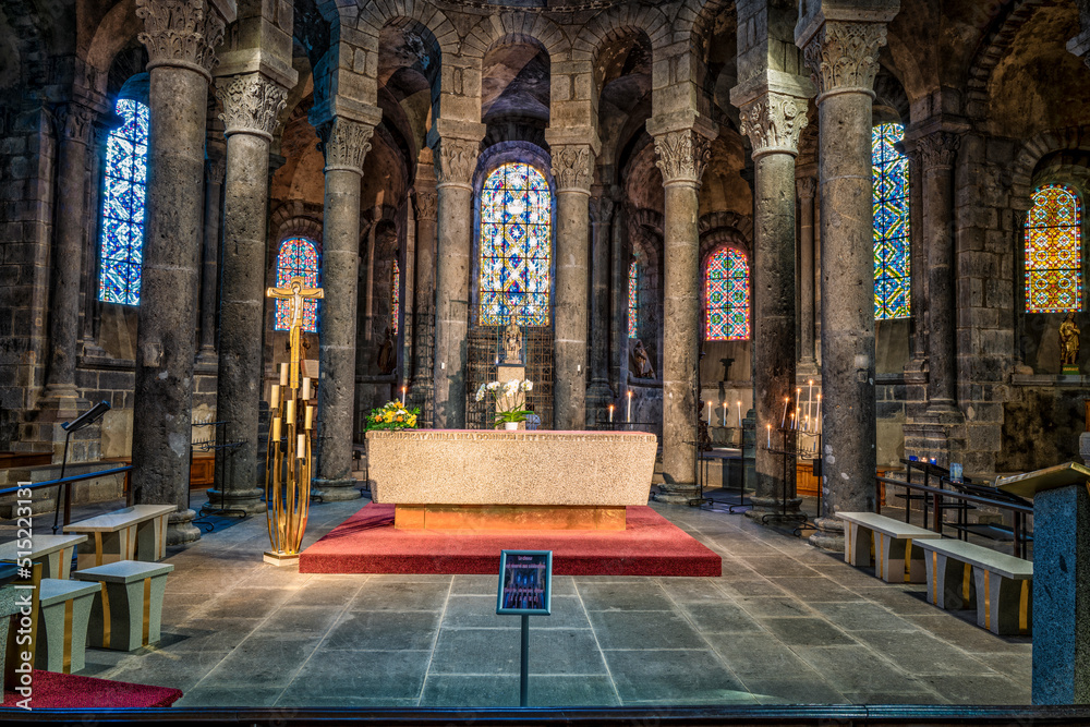 Fototapeta premium coeur de la basilique Notre Dame d'Orcival Auvergne