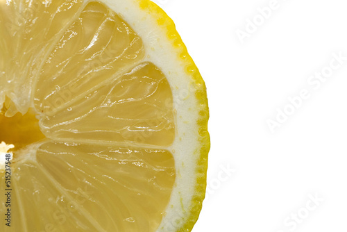 Diferentes vistas de un limon cortado