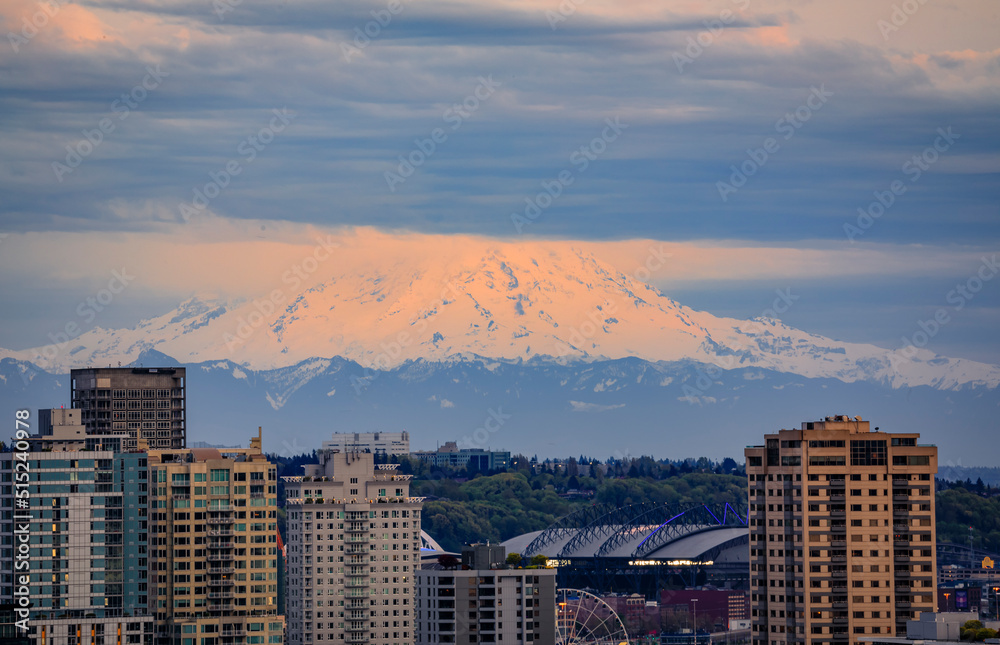 Downtown skyline with Mount Rainier at sunset from Kerry Park in Seattle, USA