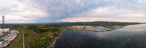 Photo aérienne de l'étang de Salses au coucher su soleil