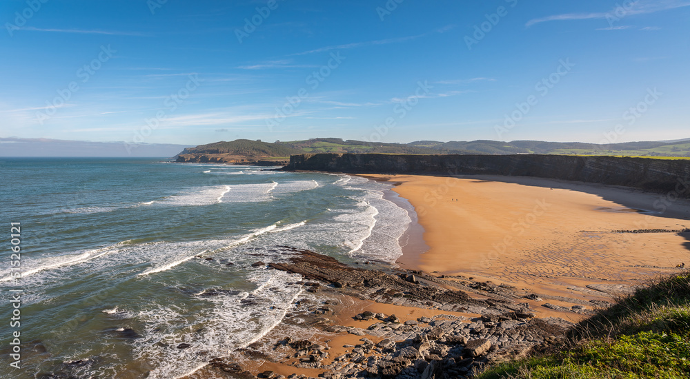 Beautiful landscape of the picturesque beach of Langre surrounded by cliffs en un soleado día con el cielo azul, Langre, Cantabria, Spain