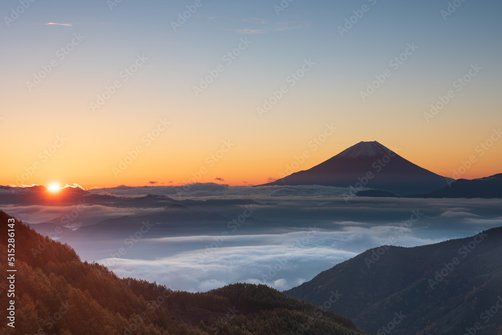 夜明けの富士山