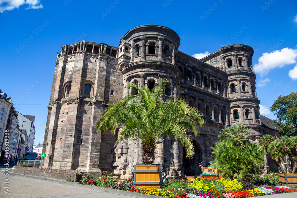 UNESCOWelterbe Porta Nigra, Wahrzeichen von Trier Stock Photo Adobe Stock