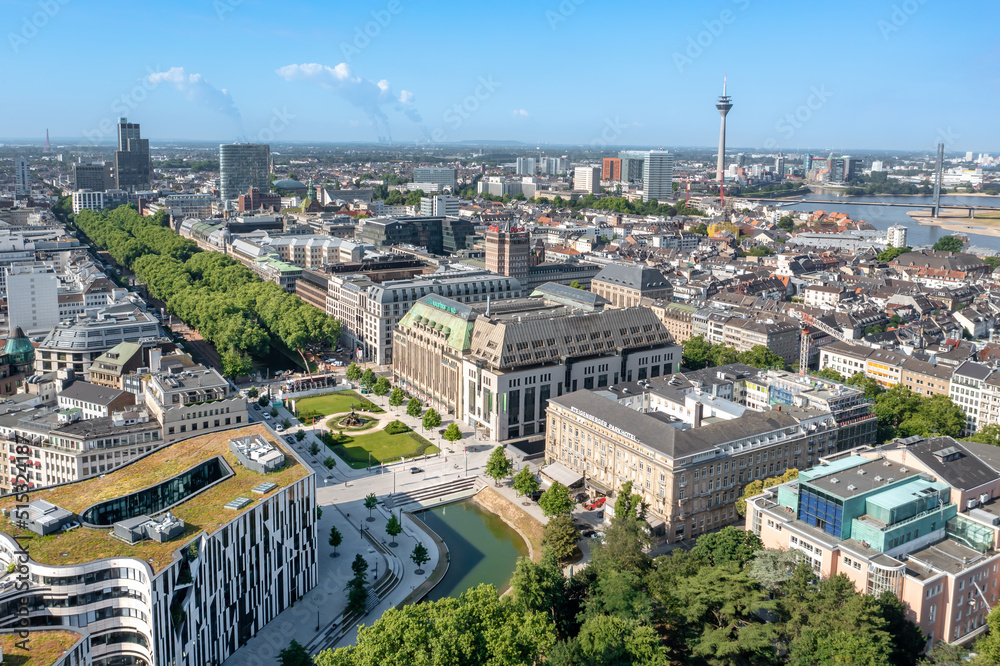 Königsallee in Düsseldorf aus der Vogelperspektive - obrazy, fototapety, plakaty 