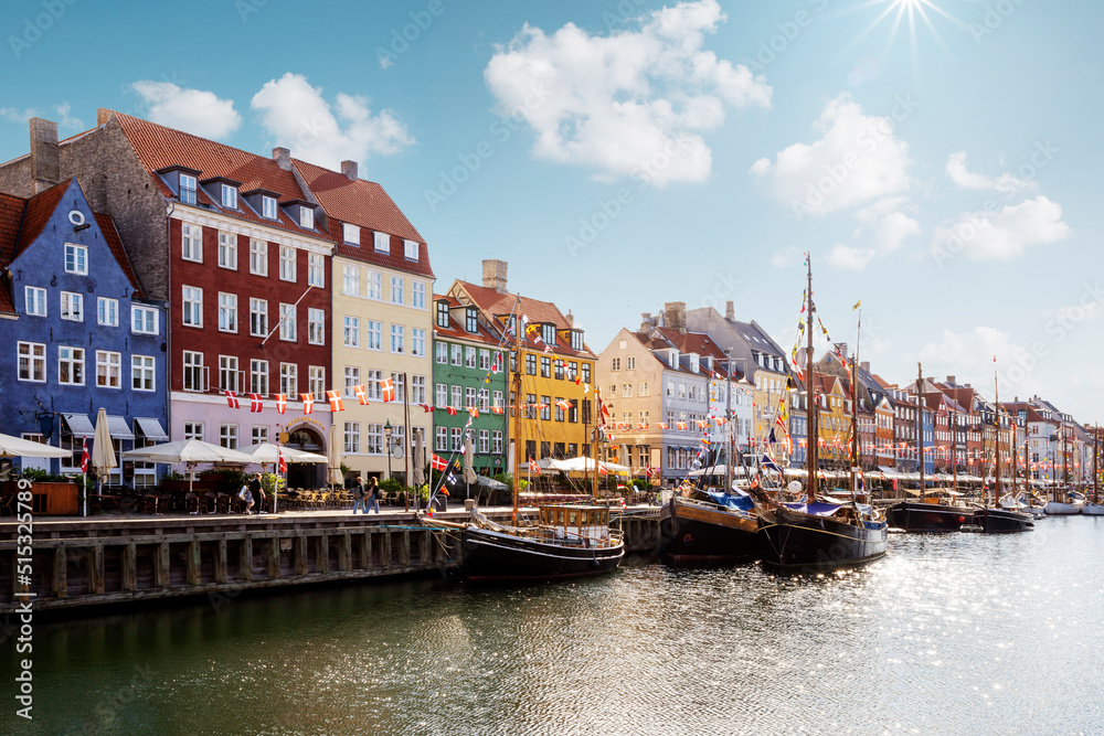 Obraz na płótnie Old Nyhavn port in the center of Copenhagen, Denmark w salonie