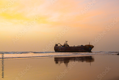 Old boat stuck in the sand of a beach © Oualid