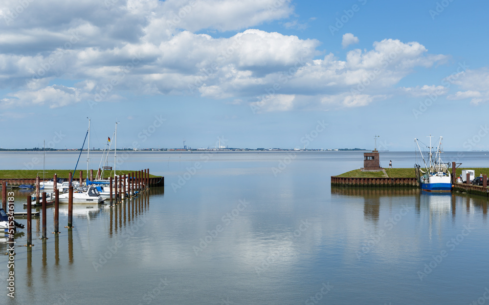 Hafen in Dangast am Jadebusen (Nordsee) mit Ausblick auf Wilhelmshaven