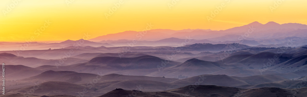 Obraz premium Panorama sunset over purple mountains, sky, sunrise