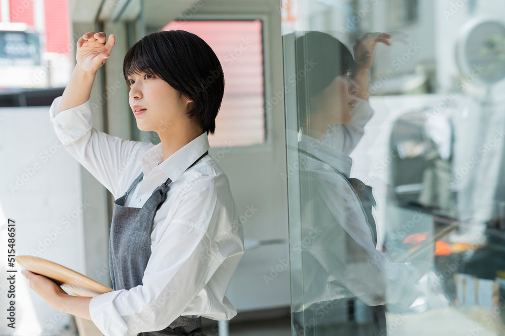 Fototapeta premium カフェ 女性スタッフ