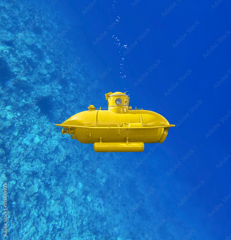 Small yellow submarine on the dive, (is of course a picture montage ...
