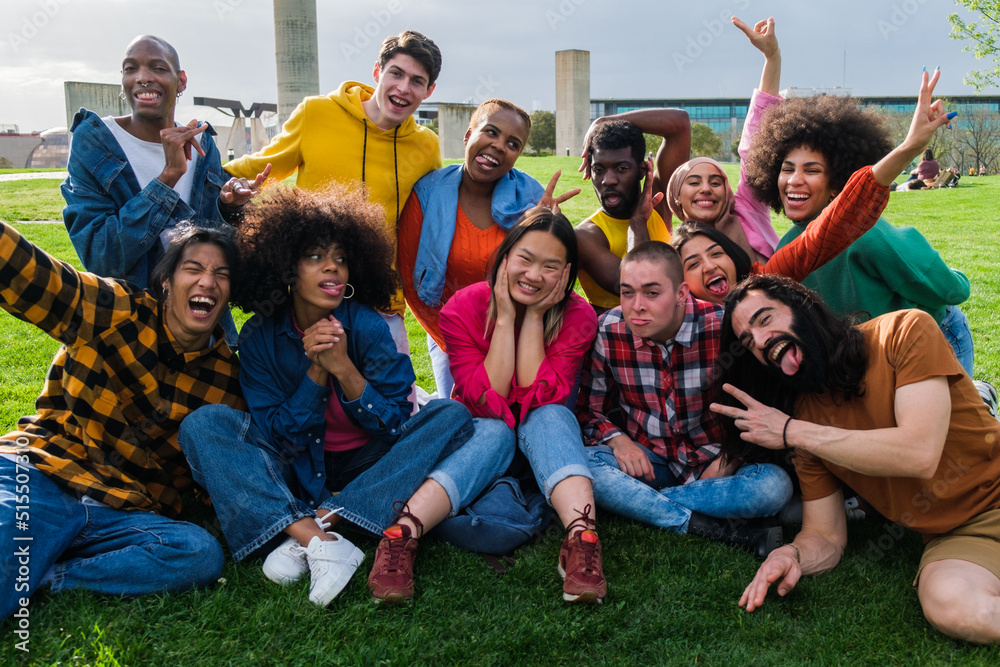 Obraz premium Group of diverse ethnics having a good time together in lifestyle