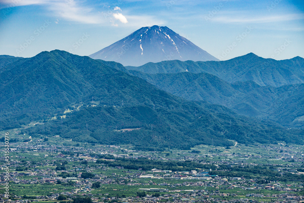 Naklejka premium 山梨県の甲府盆地と富士山