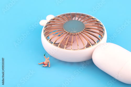 Miniature creative summer cooling fan and beer