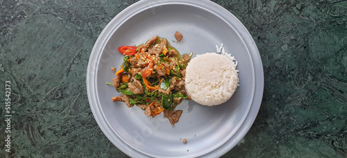 Stir-fried meat and basil with rice
