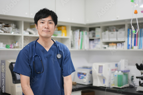 病院のお医者さん男性