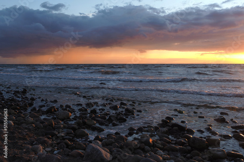 Regenschauer an der Ostsee in der Abendd  mmerung