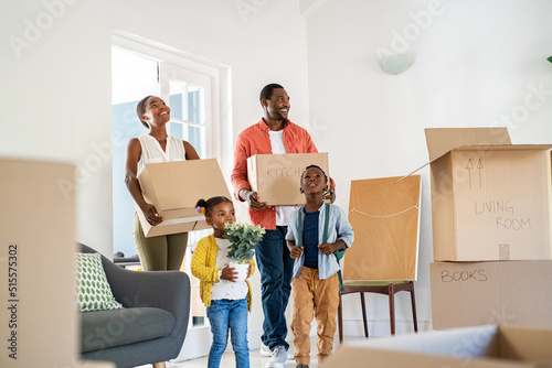 Bild auf Leinwand Black family with two children moving house