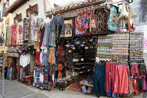 Spain. Shoppingstreet in Granada © YvonneNederland