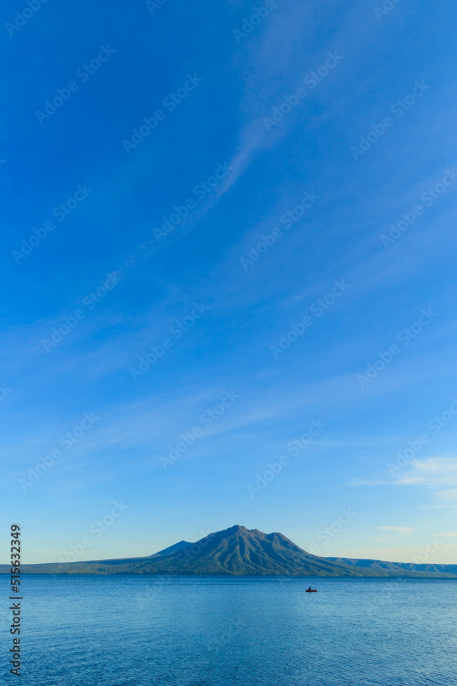 初秋ブルーの支笏湖「北海道」