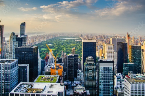Print op canvas Aerial shot of the New York cityscape in the background of central park