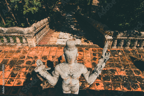Fotografi Sculpture at the entrance of Phnom Srey and Phnom Pros Temple in Kampong Cham, C