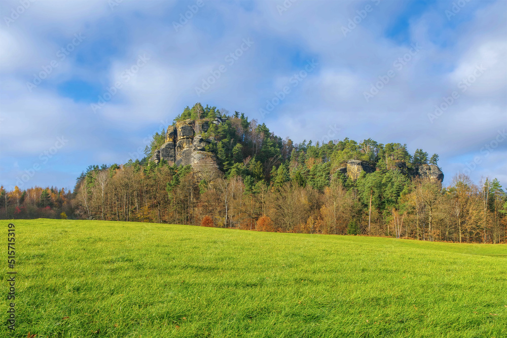 der Berg Rauenstein in der Sächsischen Schweiz - mountain Rauenstein in Elbe Sandstone Mountains, Germany